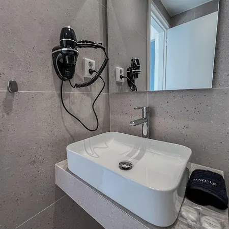 Yaleena Residences 3*